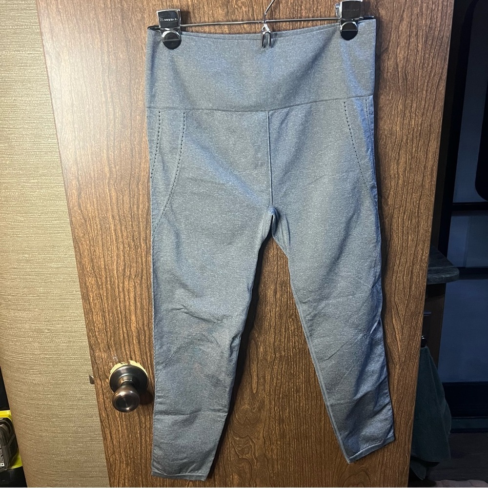 Fabletics seamless highwaisted capri leggings gra… - image 7